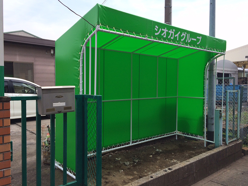 久喜市で自販機のテント張り替え工事を行いました。