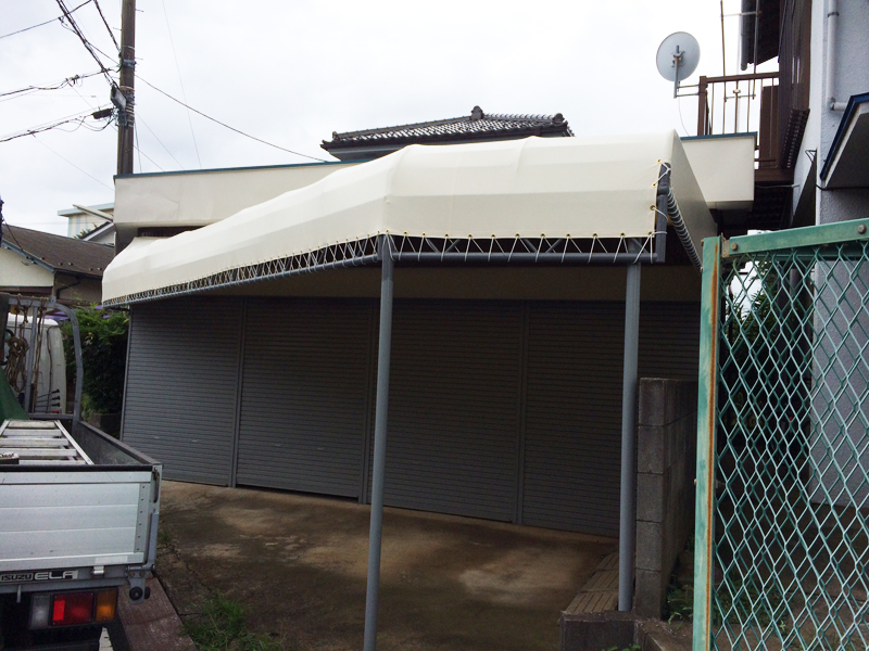 坂戸市で個人宅デザインテント張替工事をしました。